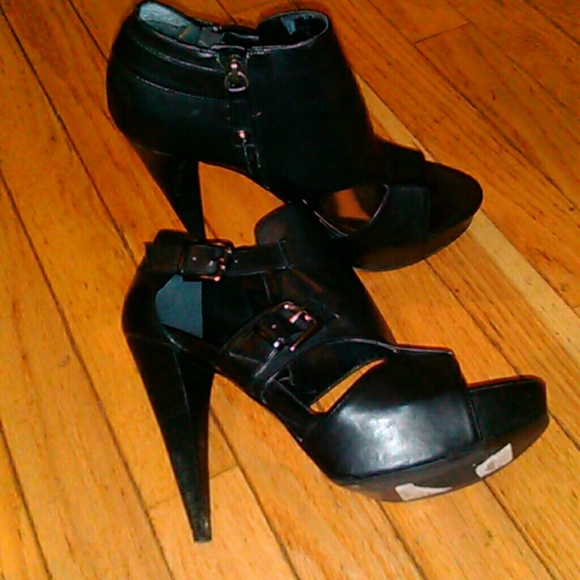 GUESS - Picture 3 of 4